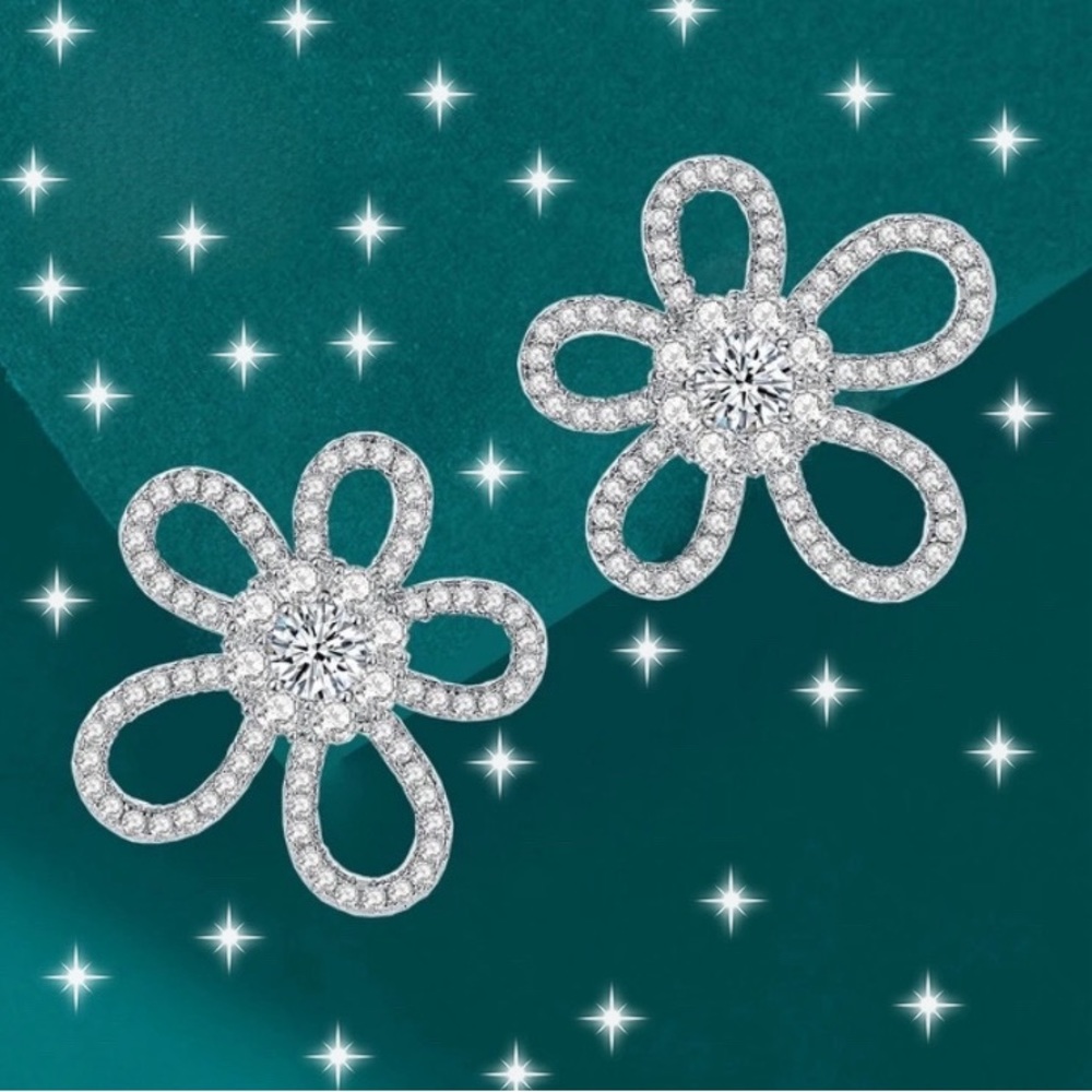 Moissanite Diamond Flower Earrings 925 Sterling Silver with 18 K Gold Plating